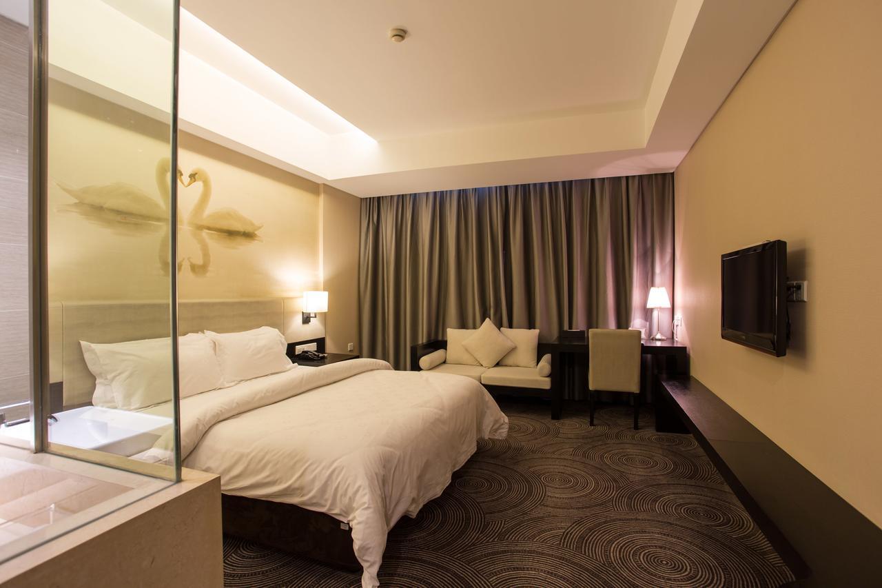 Metropolo, Hefei, Wanda Plaza, Swan Lake Exterior photo